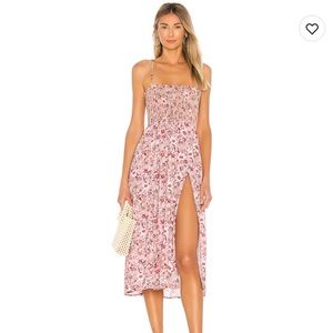 Floral midi dress with a slit perfectly done, spaghetti straps, extremely comfy